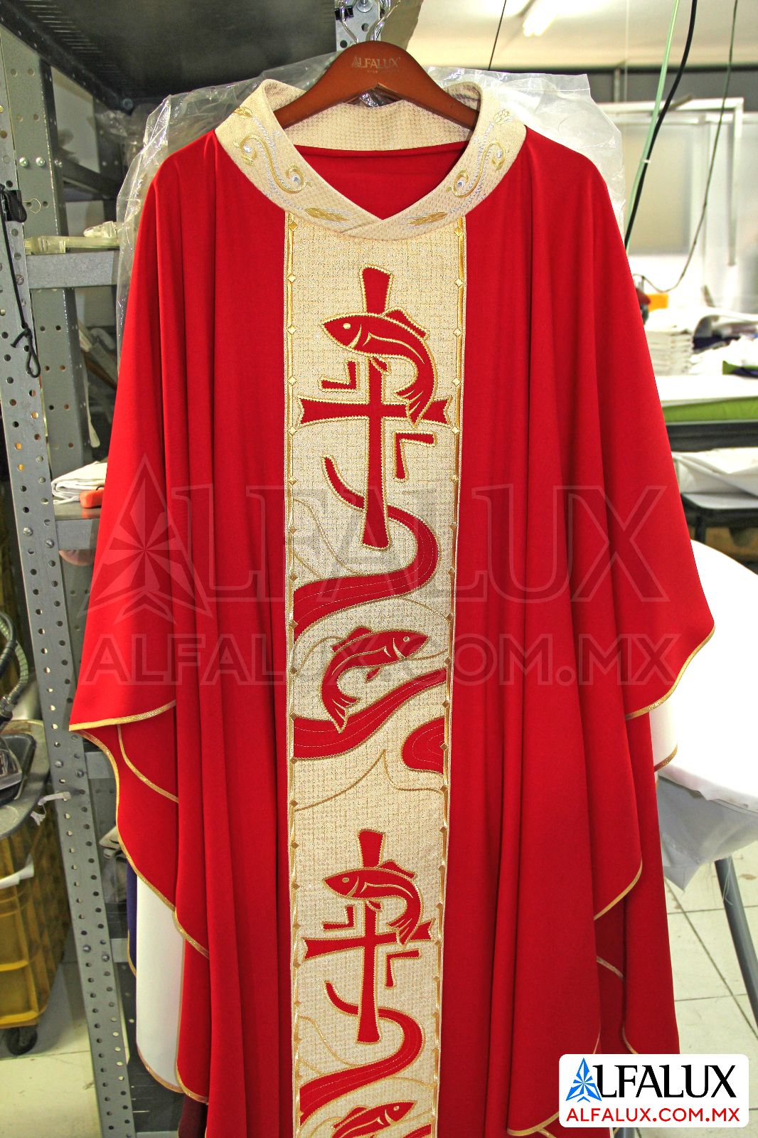 22 PECES Alfalux Casulla Central Brocado Rojo Ventana